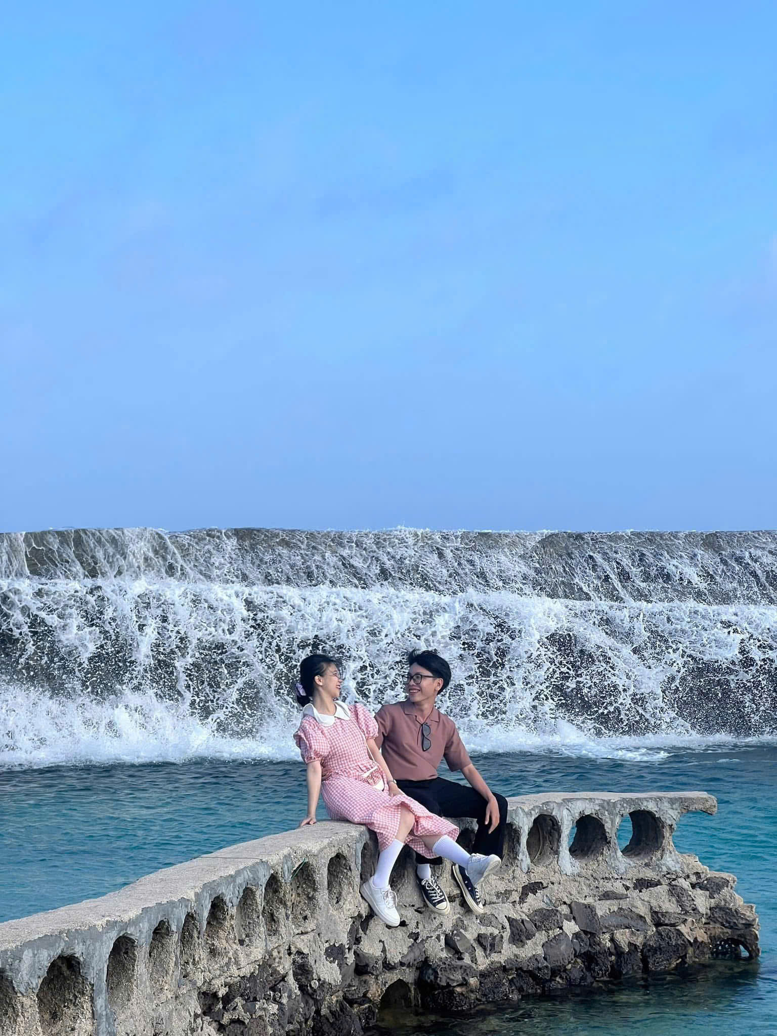 Hồ Vô Cực Phú Quý - Bể Bơi Tự Nhiên Giữa Biển
