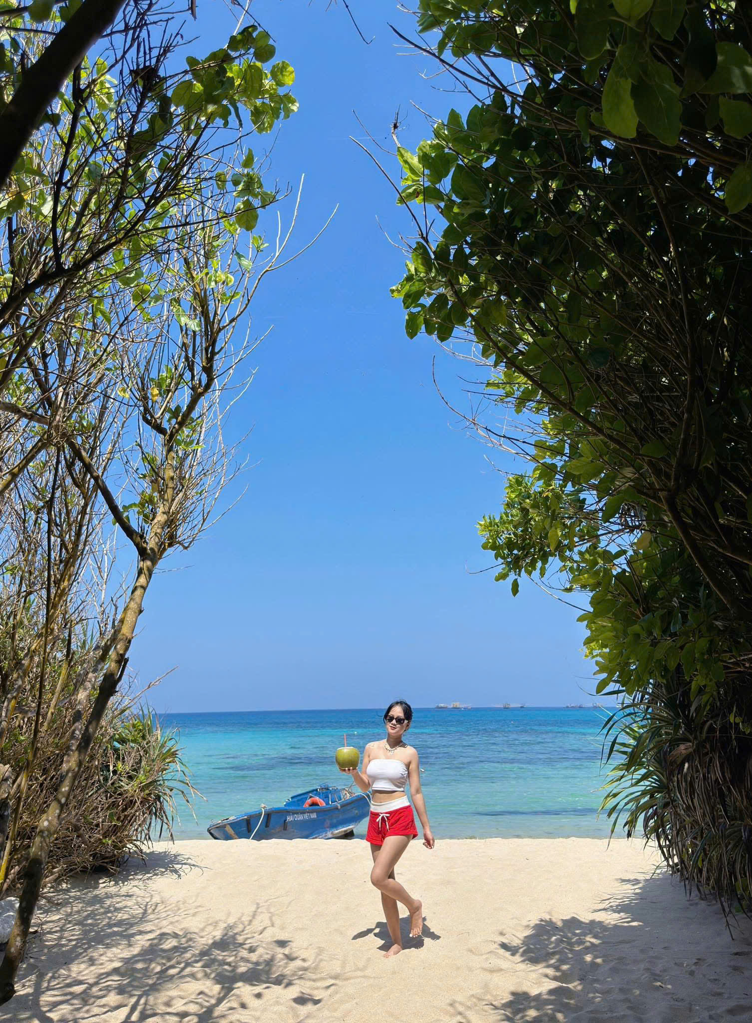Bãi Nhỏ - Gành Hang - Nơi Ngắm Hoàng Hôn Đẹp Nhất Đảo